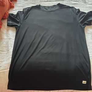 Like NEW Vuori Men’s strato tech shirt large black